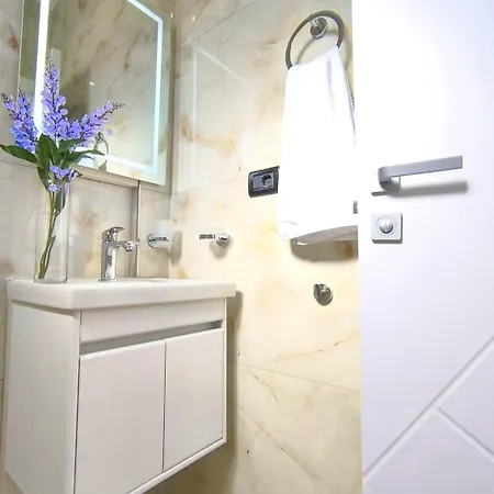 Apartment New Close To Sea And Downtown Vlore
