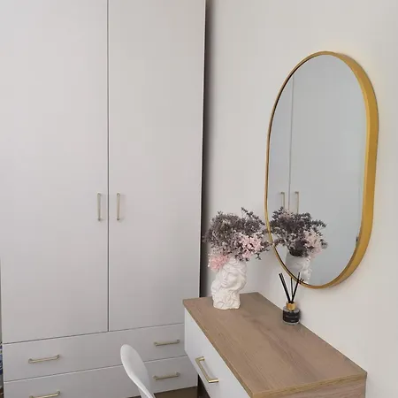 New Close To Sea And Downtown Apartmán