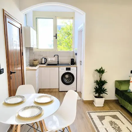 New Close To Sea And Downtown Διαμέρισμα Vlorë